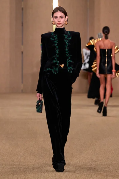 Look 50